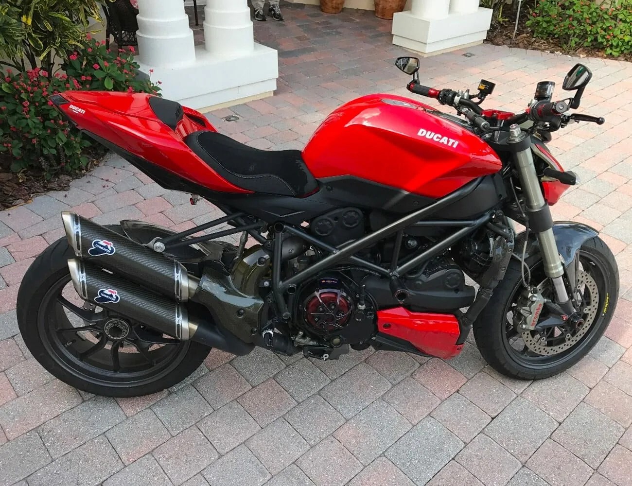 Found-5-Used-Commuting-Motorcycles-gear-patrol-2010-Ducati-Streetfighter-1098