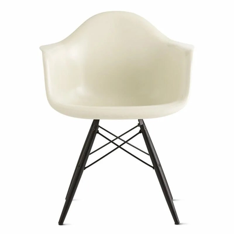 Herman-Miller-Sale-gear-patrol-Eames-Molded-Fiberglass-Dowel-Leg-Chair
