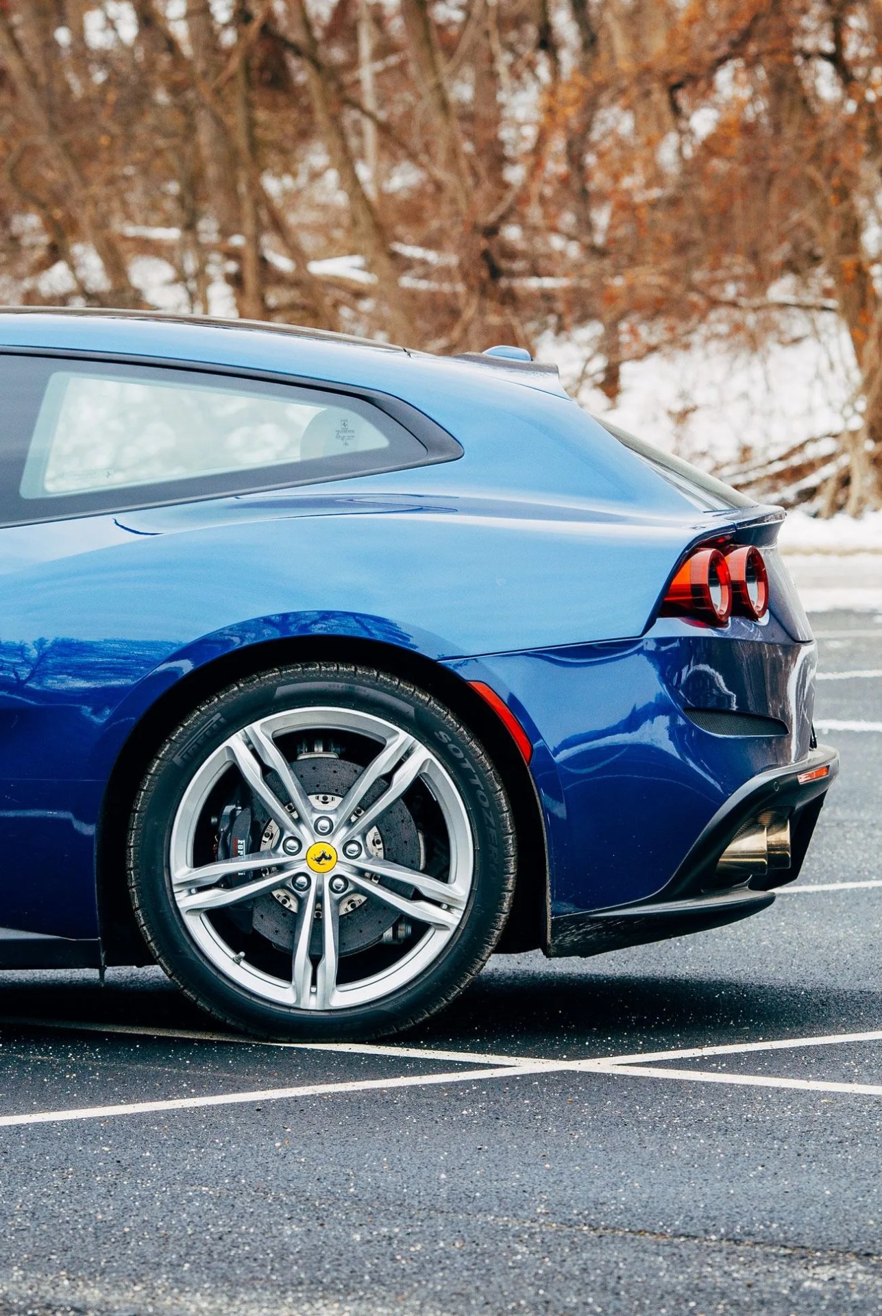 M2W-Ferrari-GTC4-Lusso-Gear-Patrol-Ambiance