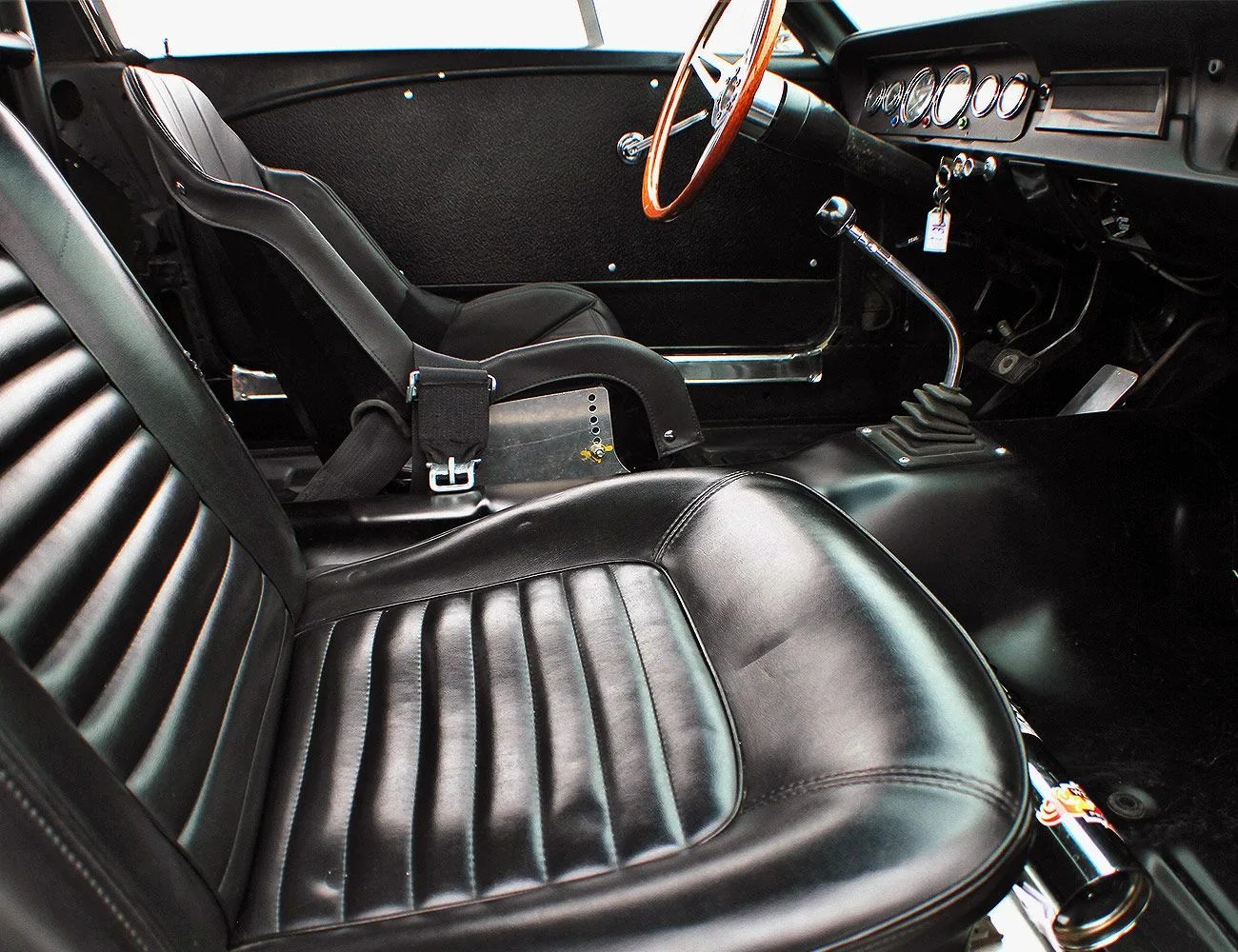 OVC-Mustang-GT350-gear-patrol-ambiance-1