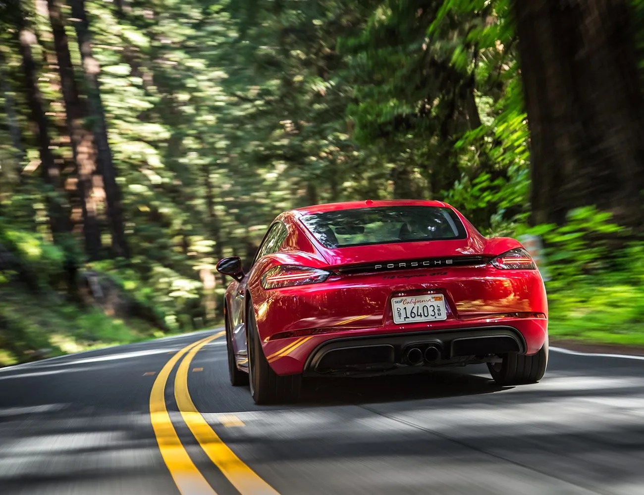 Porsche-Cayman-718-GTS-gear-patrol-ambiance-2