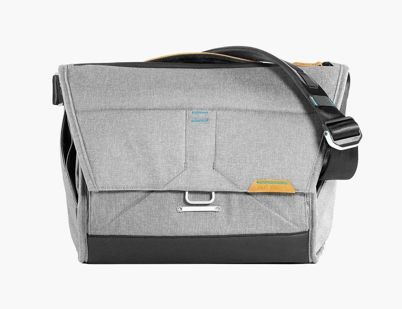 The-Best-Commuter-Bags-You-Can-Buy-Now-gear-patrol-Peak-Design-Everyday-Messenger
