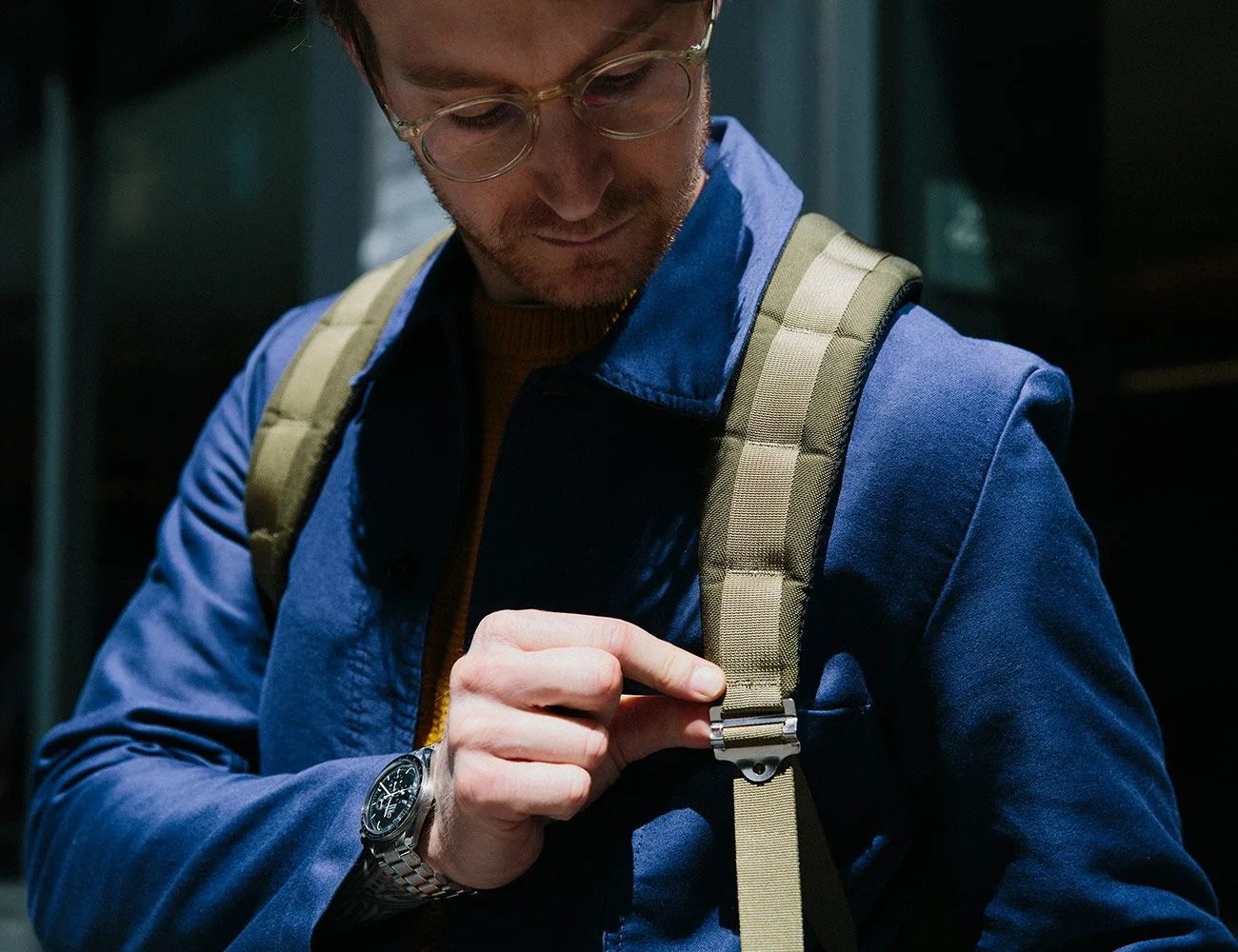 This-Commuter-Backpack-Has-Just-the-Right-Features-gear-patrol-ambiance-2