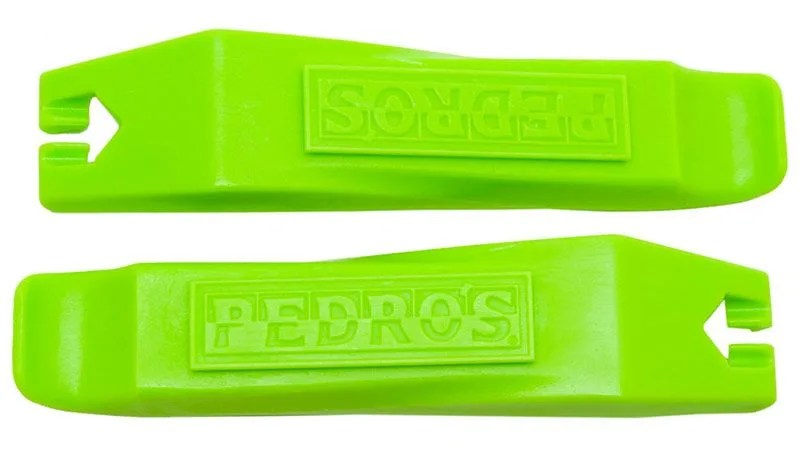 This-Is-What-You-Need-in-Your-Mountain-Bike-Repair-Kit-gear-patrol-Pedros-Tire-Level
