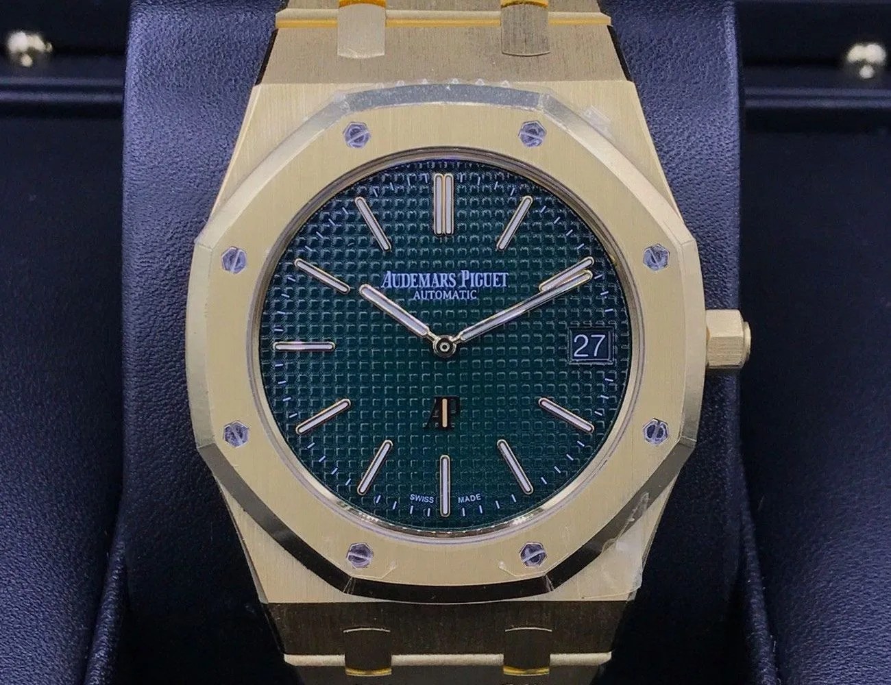 Watches-Were-Obsessing-Over-May-2018-gear-patrol-Audemars-Piguet-Royal-Oak-Extra-Thin
