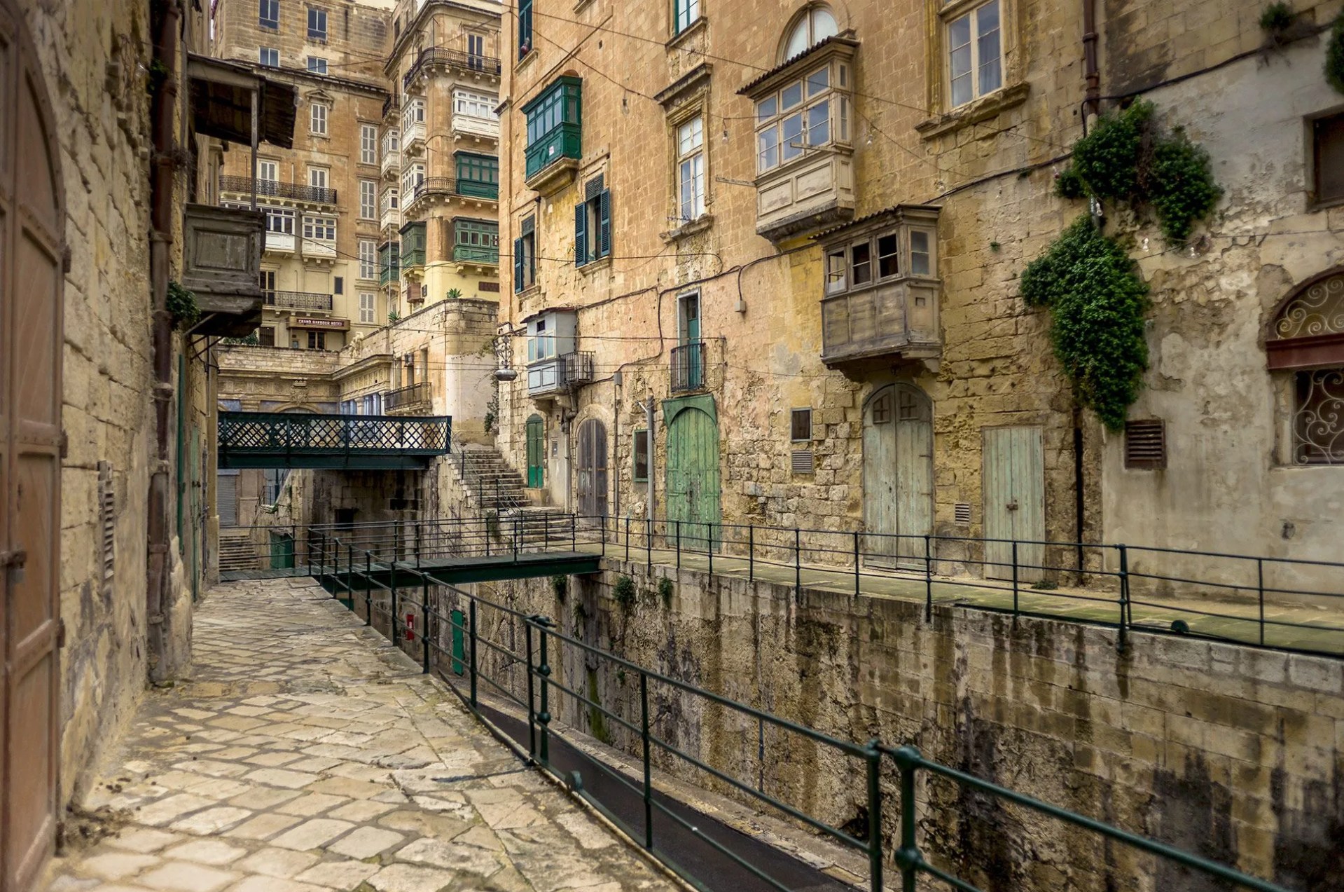 city walkway