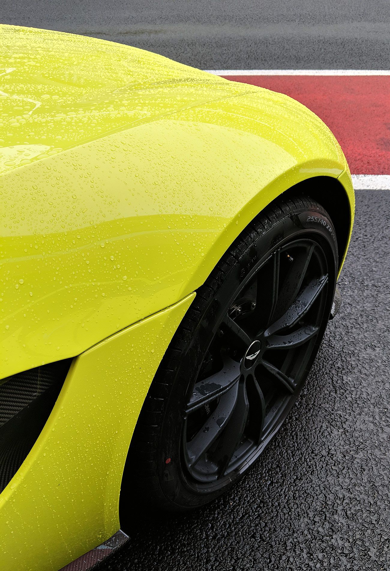 Aston-Vantage-Review-gear-patrol-ambiance