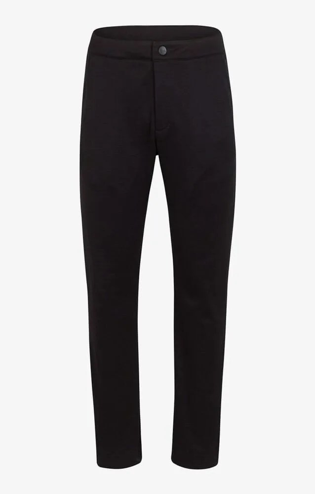 FDGG-gear-patrol-athlete-Rapha-Transfer-Trackpants