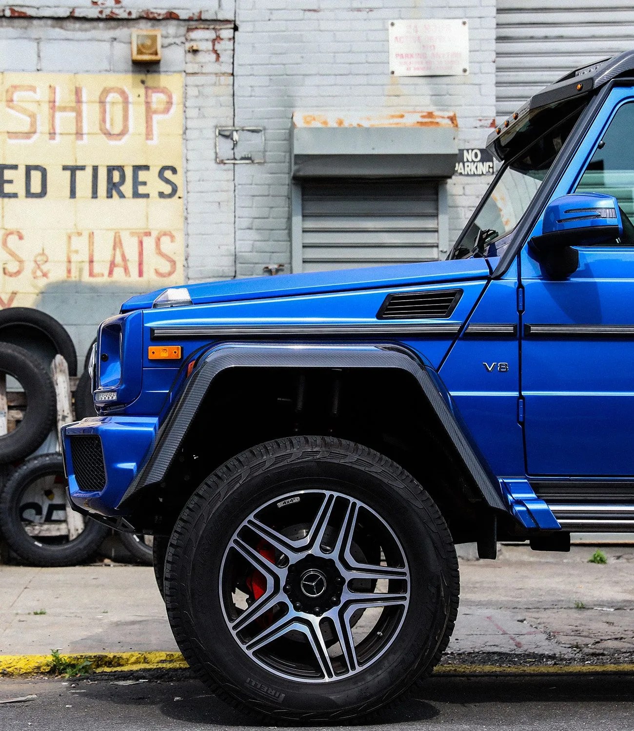 Mercedes-Benz-G-Wagon-4×4-Squared-gear-patrol-ambiance
