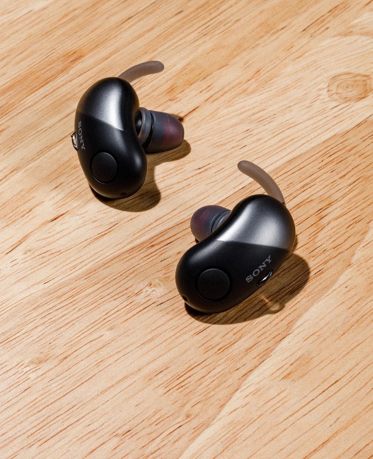 Sony-WF-SP700N-Headphone-Review-gear-patrol-ambiance