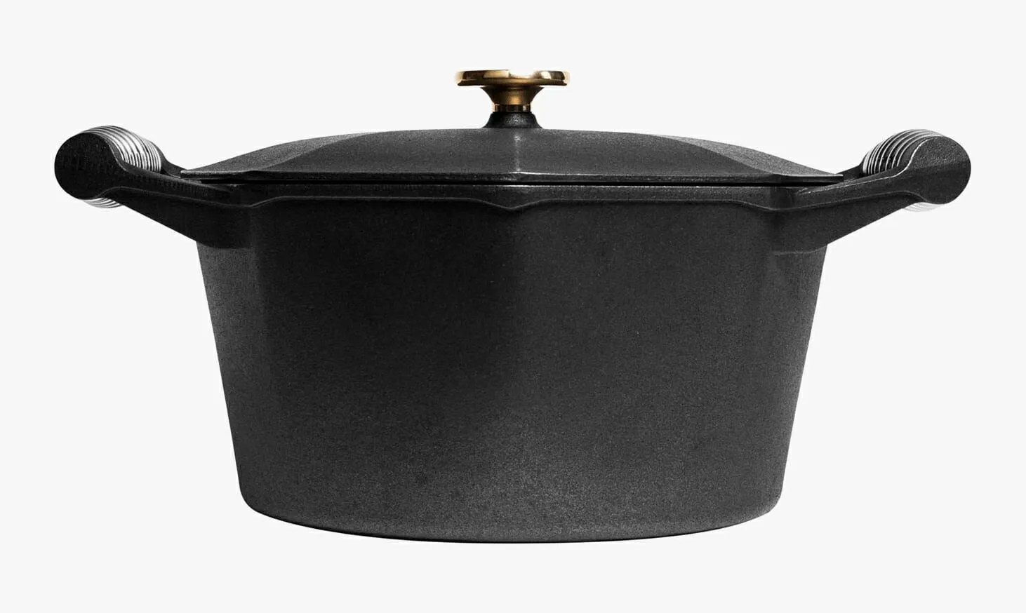 The-12-Best-Father’s-Day-Gifts-for-the-Stay-at-Home-Dad-gear-patrol-Cast-Iron-Dutch-Oven