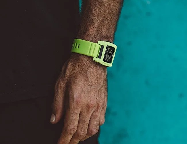 nixon-beachgoer-watch-gear-patrol-feature