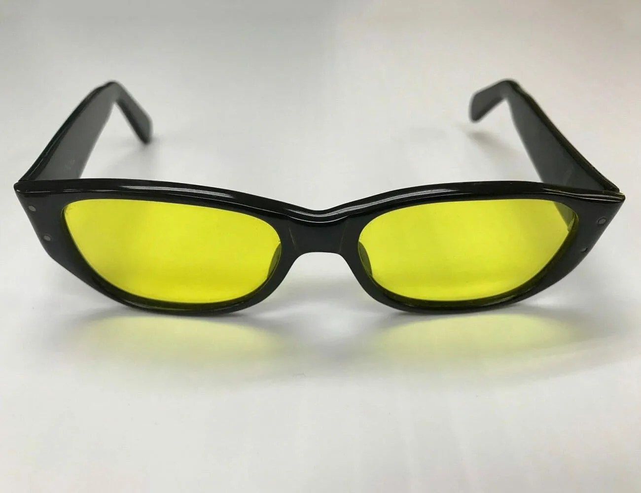 5-Pairs-of-Vintage-Sunglasses-gear-patrol-Faosa-Sunglasses