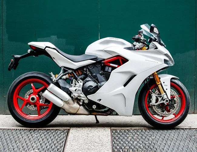 Ducati-Super-Sport-S-Review-gear-patrol-lead-feature-v2