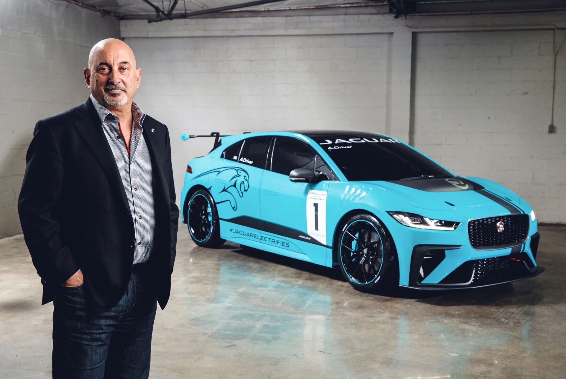 Jaguar-ipace-e-trophy-gear-patrol-ambiance