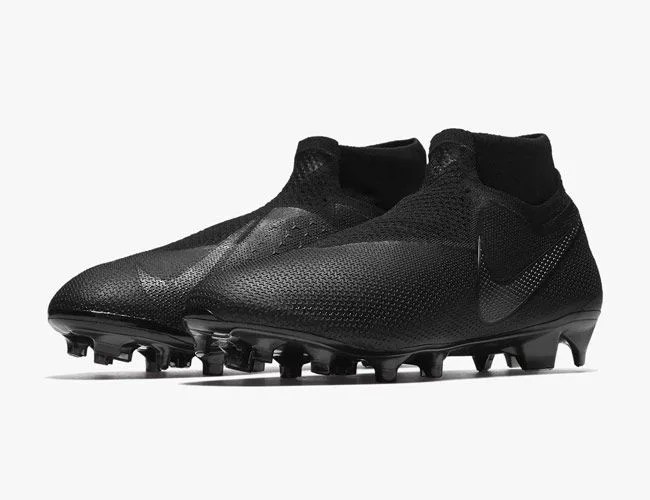 Nike-Phantom-Vision-Elite-Soccer-Cleat-gear-patrol-full-featured