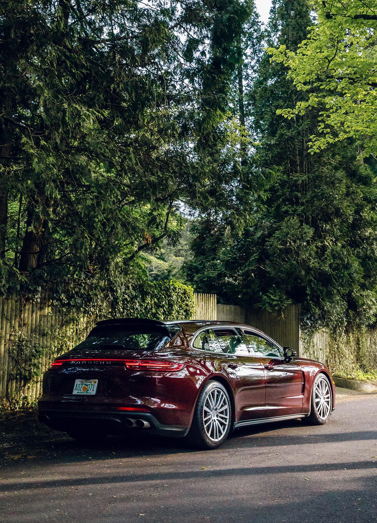 Porsche-Panamera-Turbo-Sport-Turismo-Review-gear-patrol-ambiance