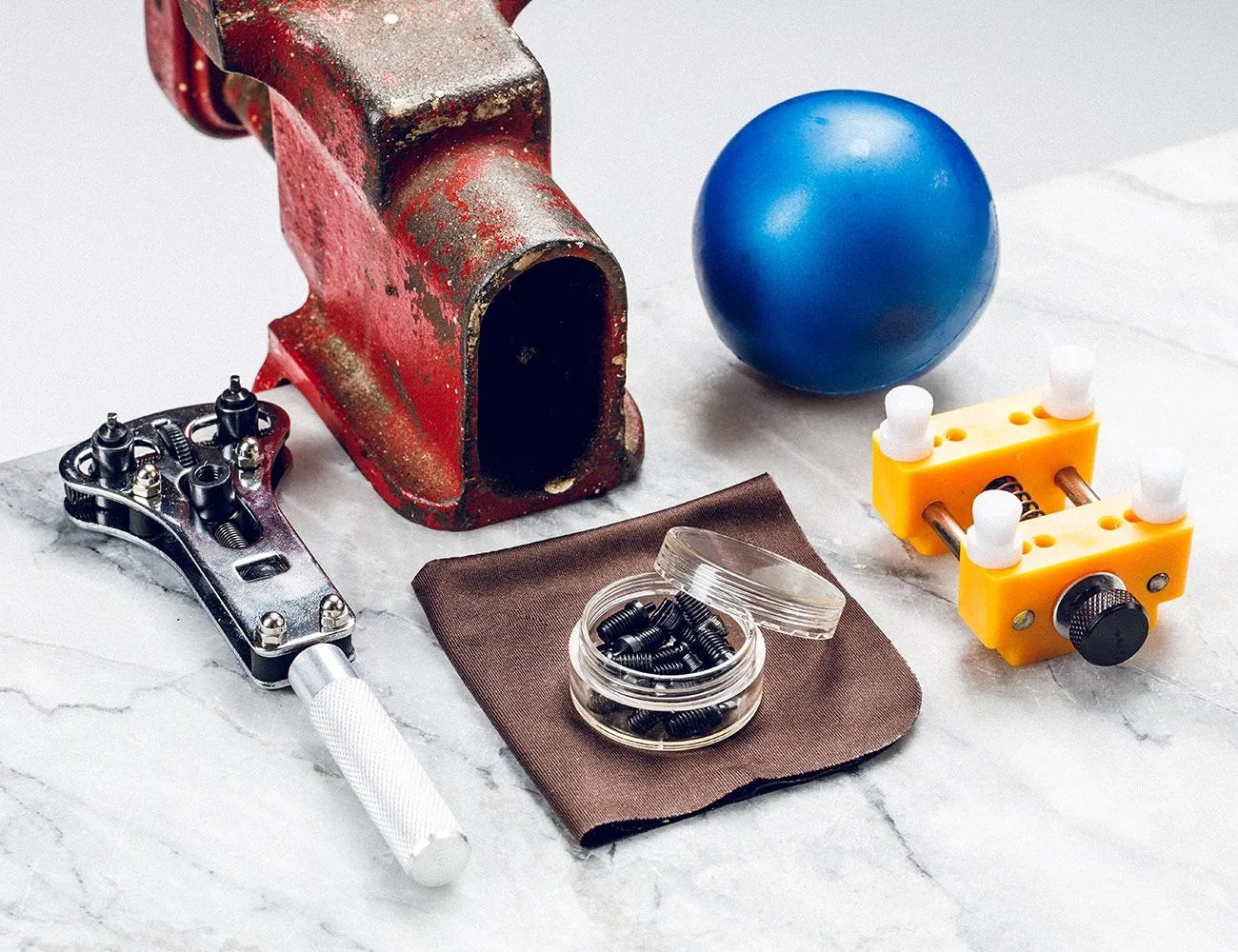 Remove-Watch-Caseback-gear-patrol-tools-v2