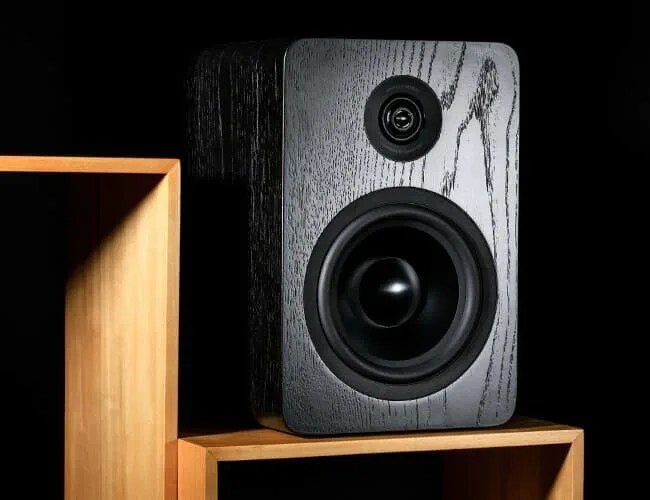 Shinola-Bookshelf-Speaker-Review-gear-patrol-lead-feature