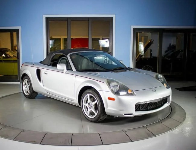Used-Cars-Under-10K-gear-patrol-2003-Toyota-MR2-Spyder