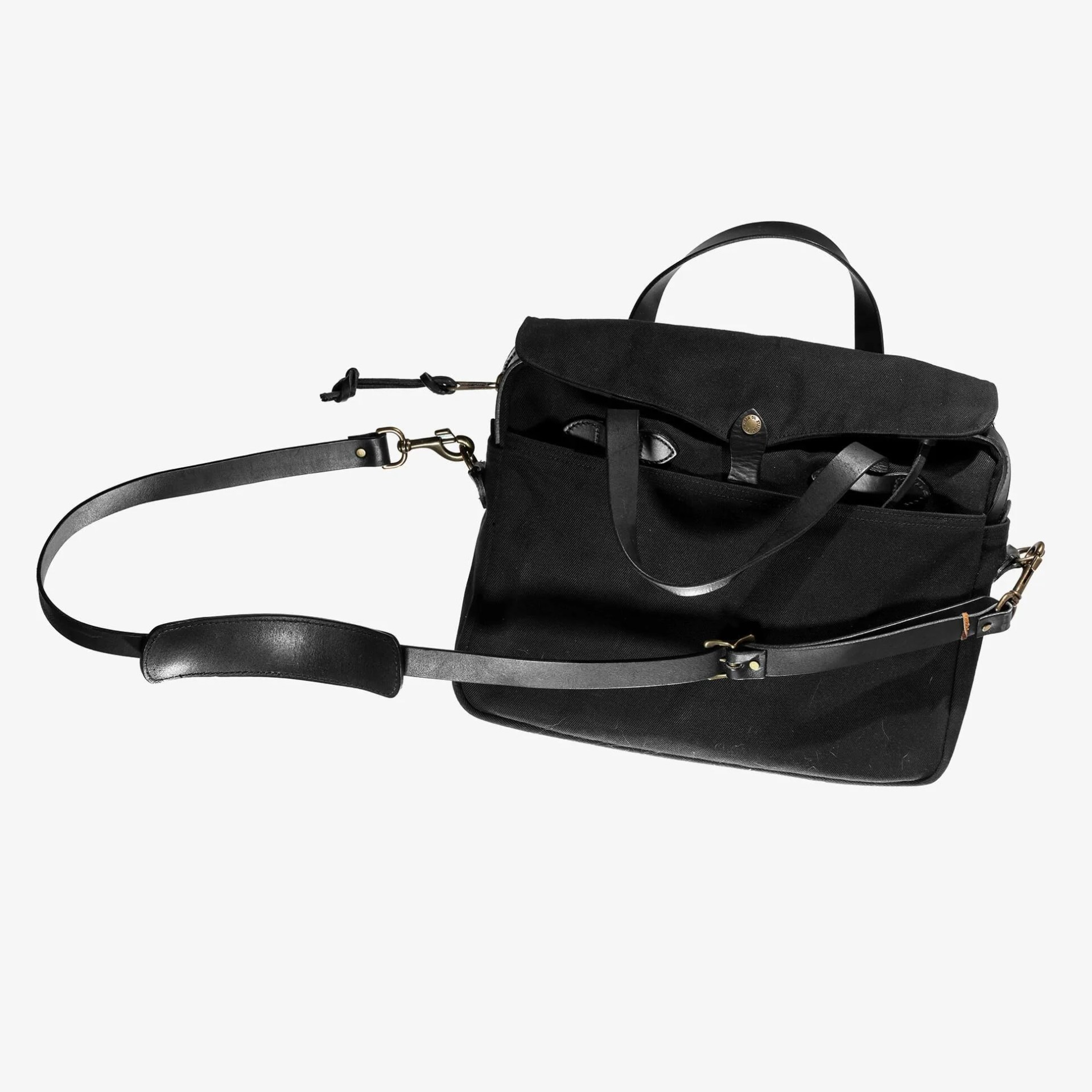 bags-we-actually-use-gear-patrol-filson