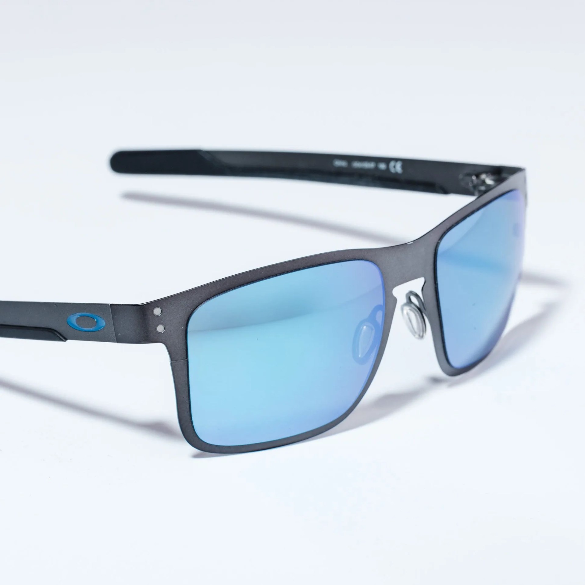 staff-sunglasses-gear-patrol-oakley