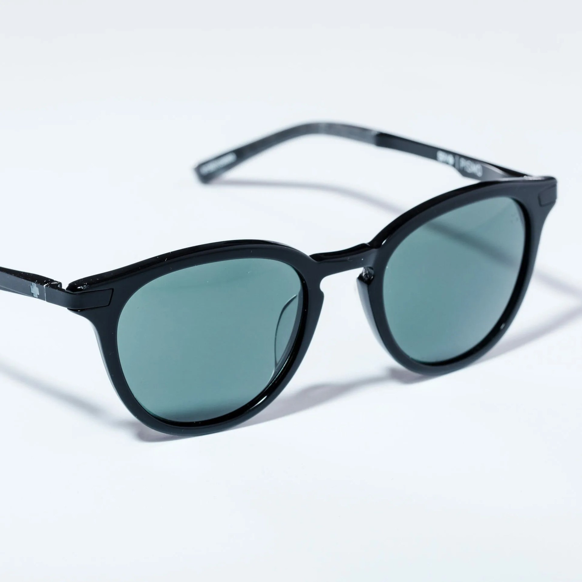 staff-sunglasses-gear-patrol-pismo