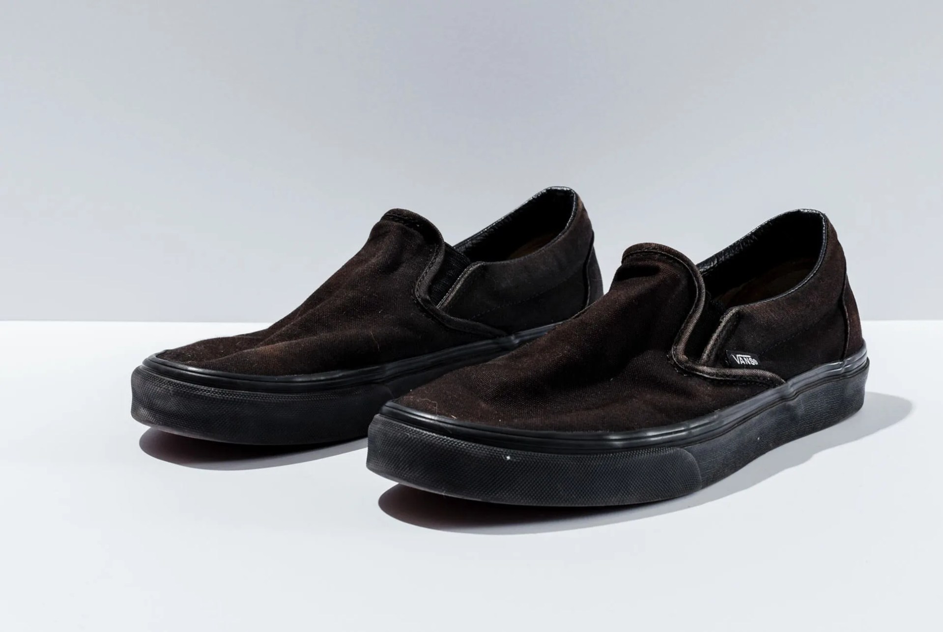 travel-shoes-gear-patrol-vans-black