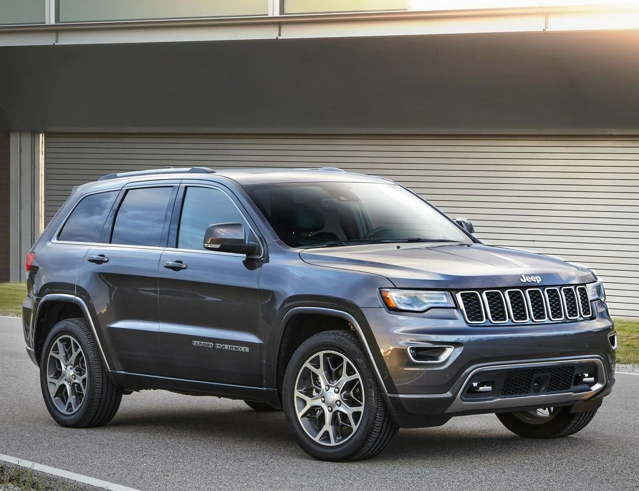 20-Best-Selling-Cars-America-gear-patrol-Jeep-Grand-Cherokee