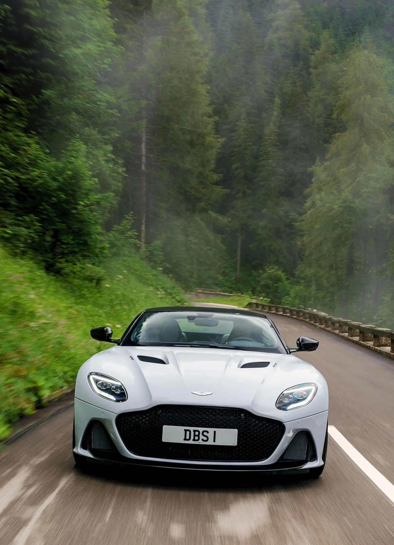 Aston-Martin-DBS-Superleggera-Review-gear-patrol-ambiance