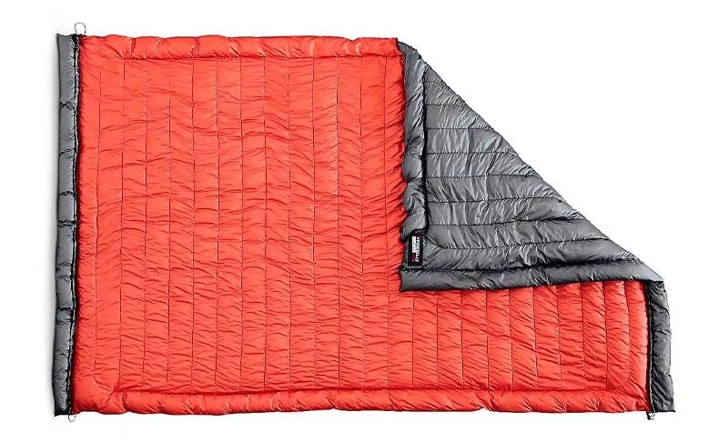 Camping-Essentials-Deal-gear-patrol-Kammok-Firebelly-Down-Trail-Quilt