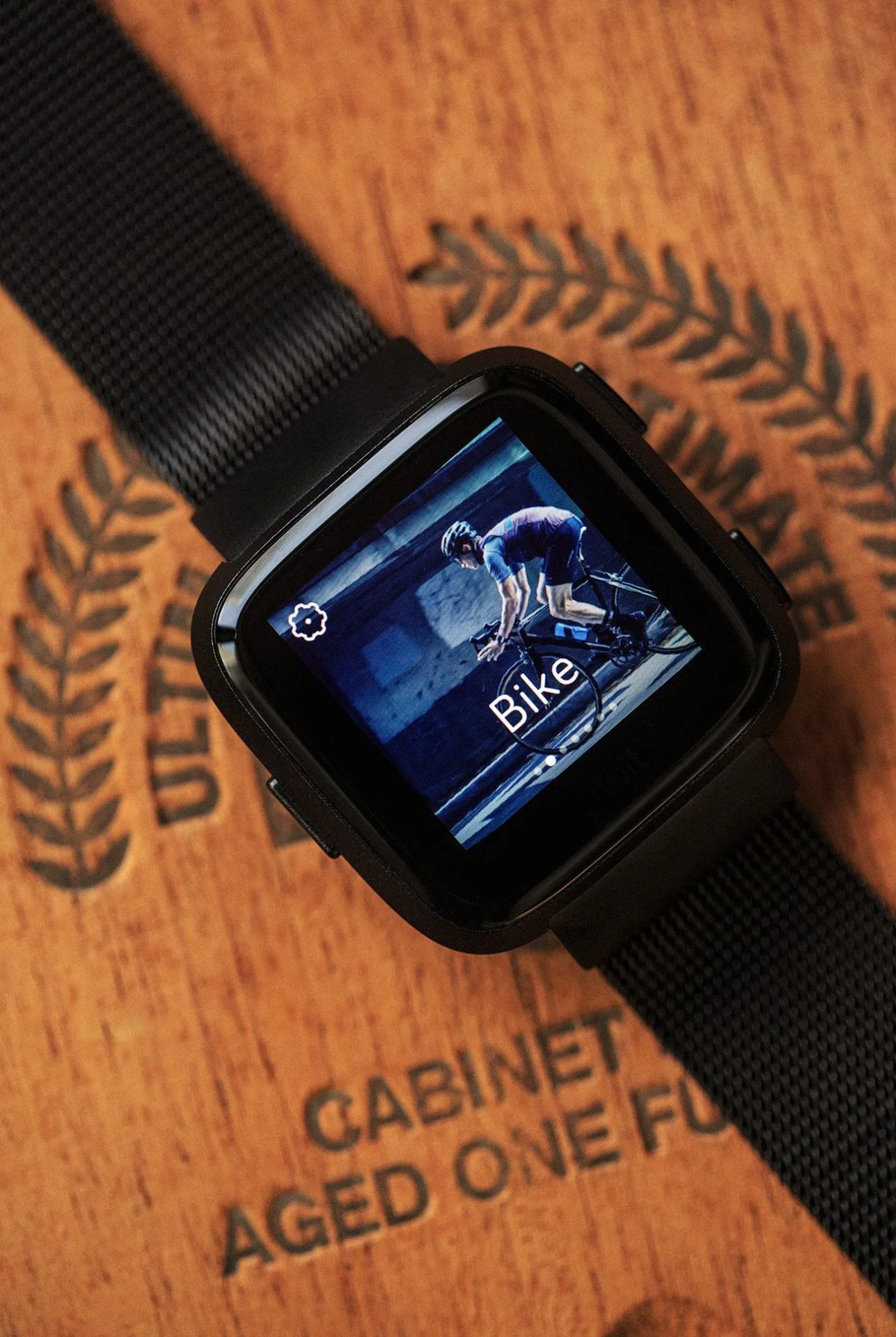 Fitbit-Versa-Review-gear-patrol-ambiance