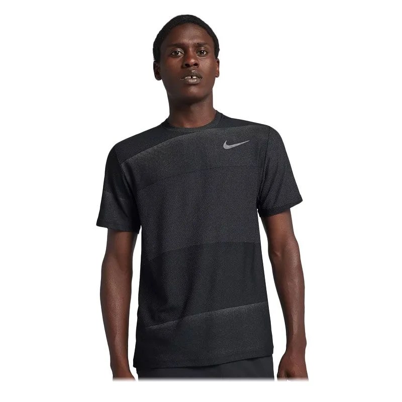 Nike-Running-Sale-gear-patrol-t-shirt