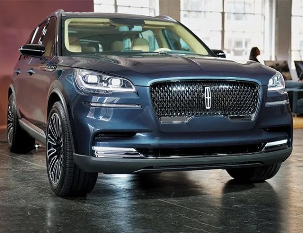 2019-Lincoln-Aviator-Preview-gear-patrol-lead-feature