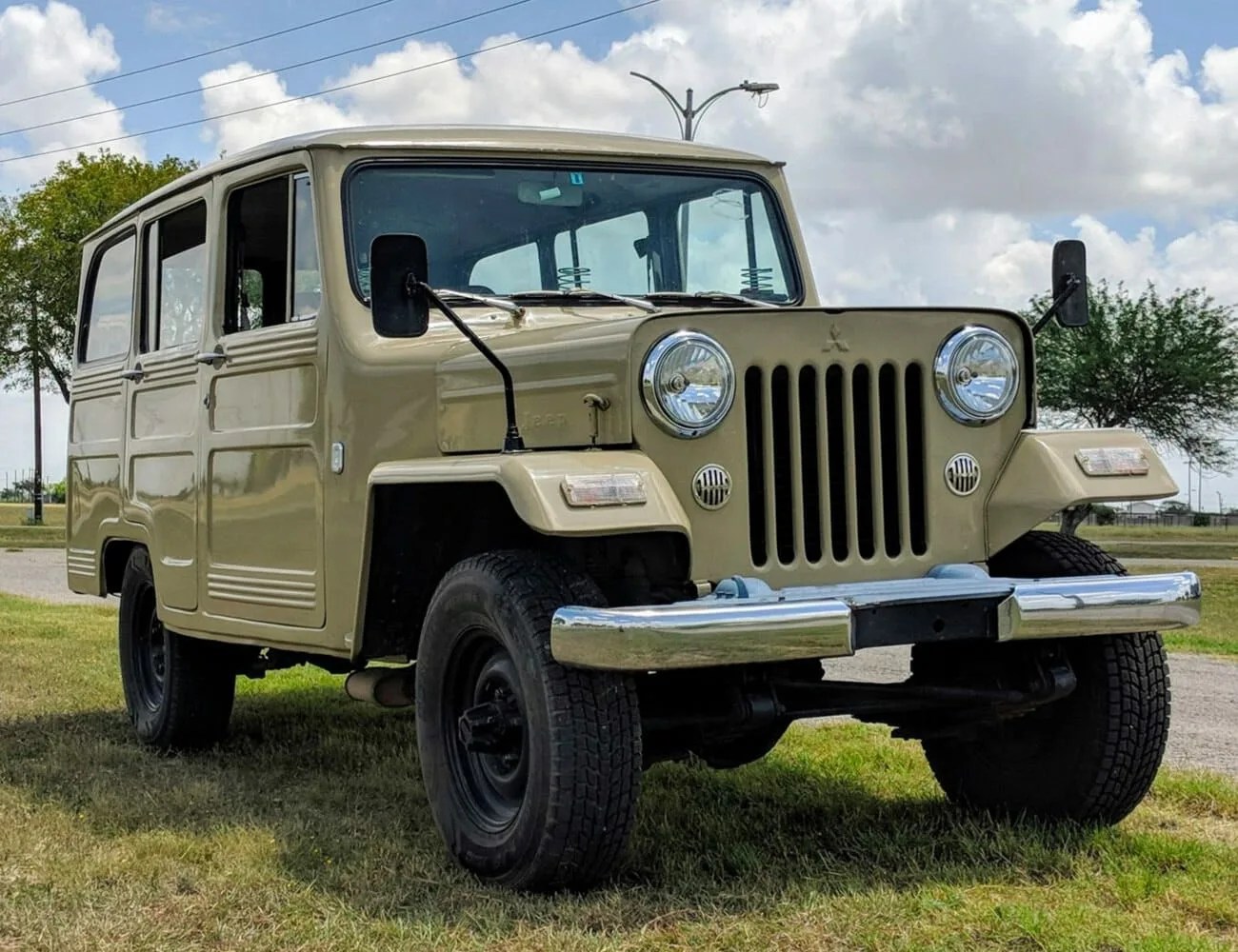 3-Tan-Overlanders-gear-patrol-1982-Mitsubishi-Jeep-J37