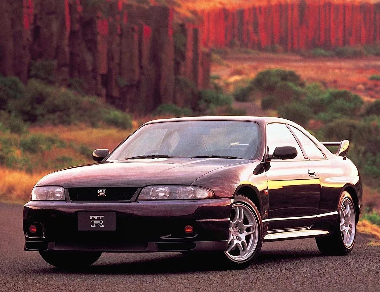 Best-Cars-Finally-Import-2018-gear-patrol-Nissan-Skyline-R33