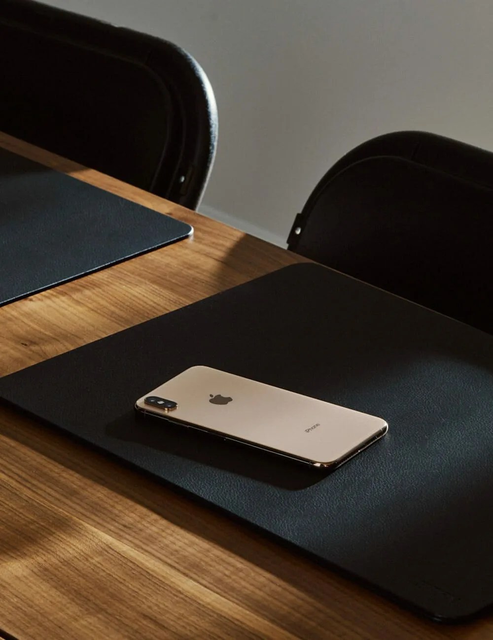 Iphone-X-XS-Review-Gear-Patrol-Inline-1