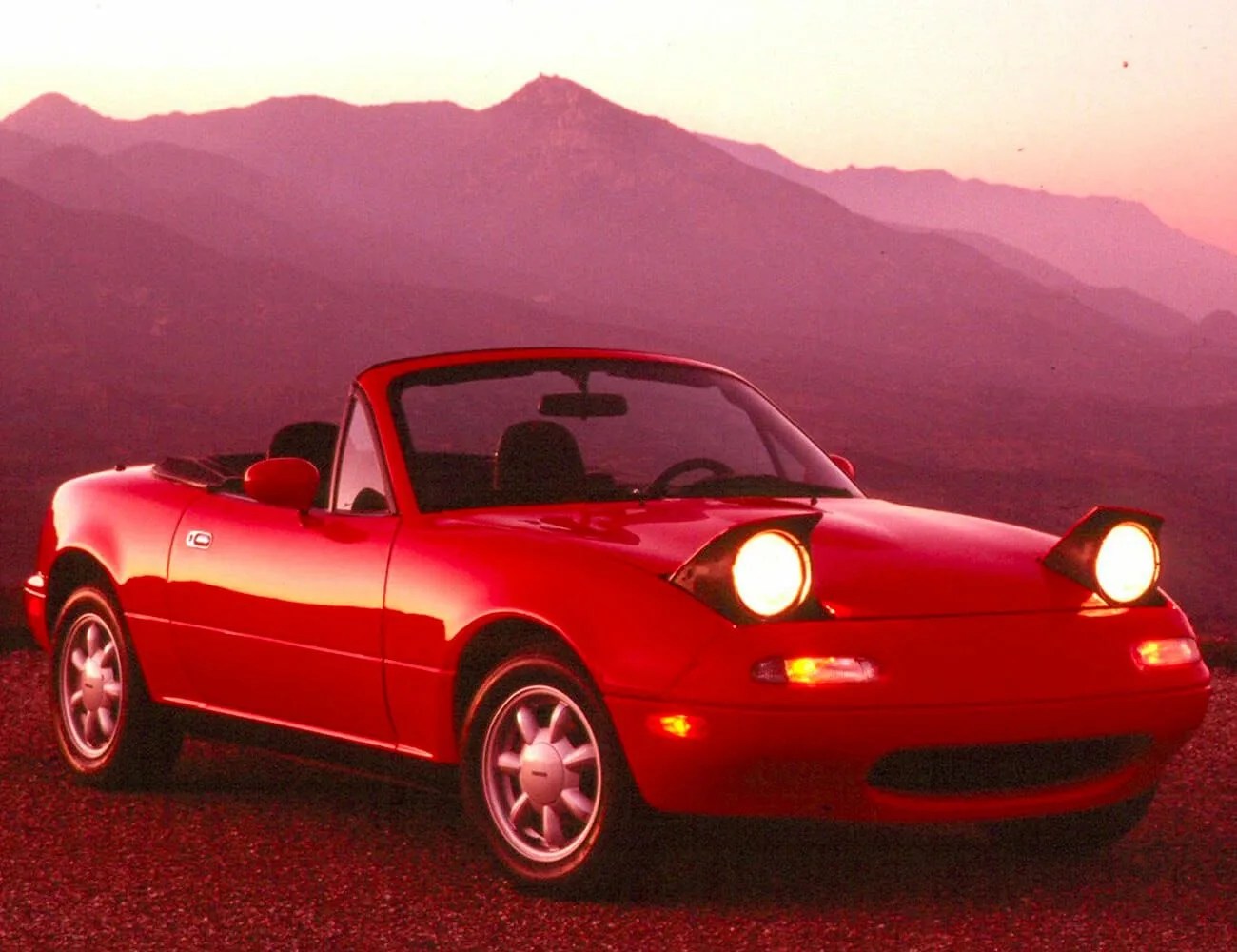 NA-Miata-Buying-Guide-gear-patrol-ambiance