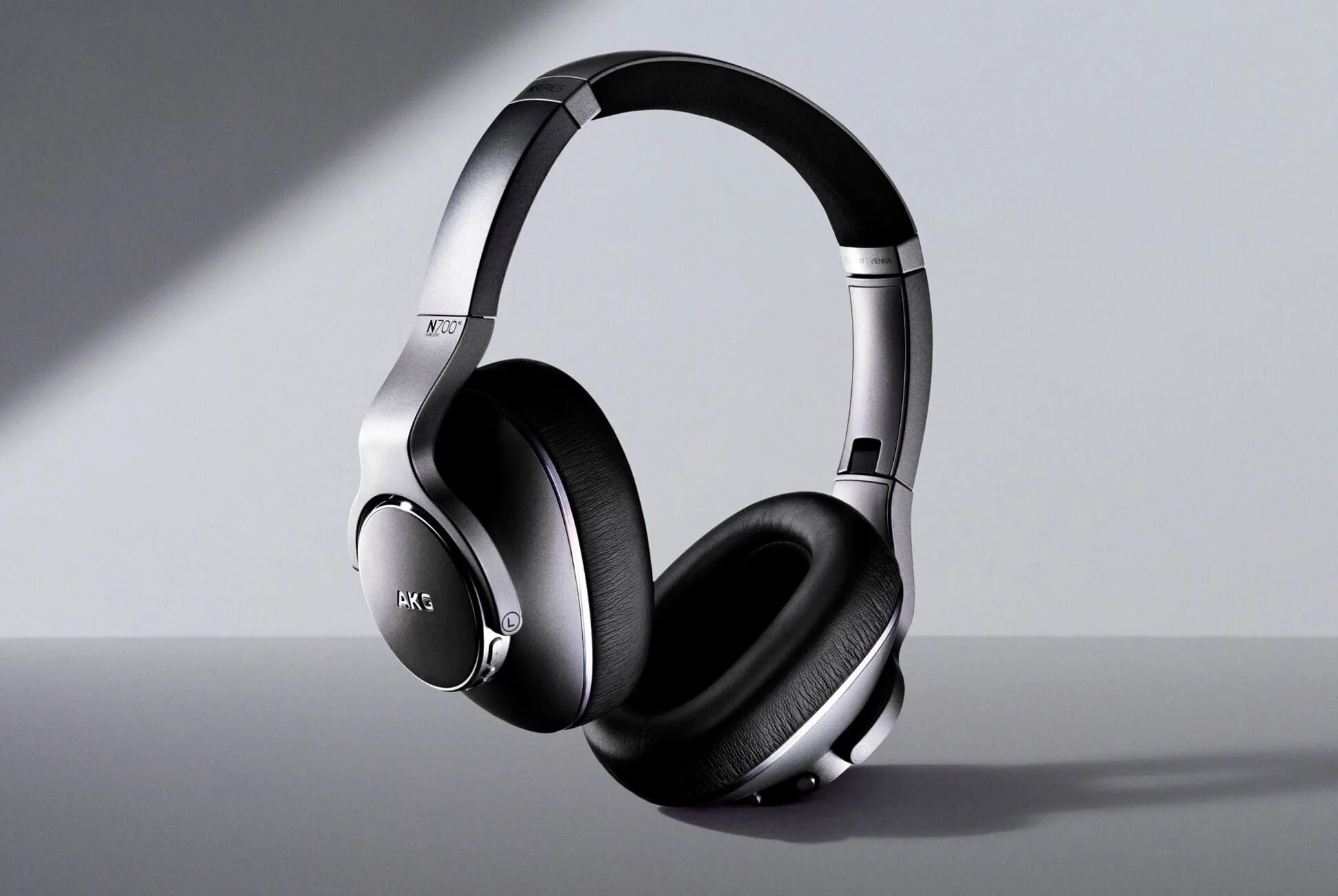Samsung-AKG-N700NC-gear-patrol-full-lead