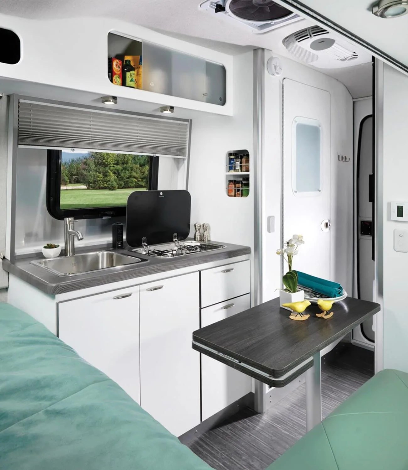 Airstream-Nest-Review-gear-patrol-ambiance-2