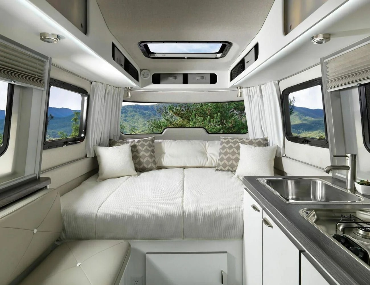 Airstream-Nest-Review-gear-patrol-ambiance