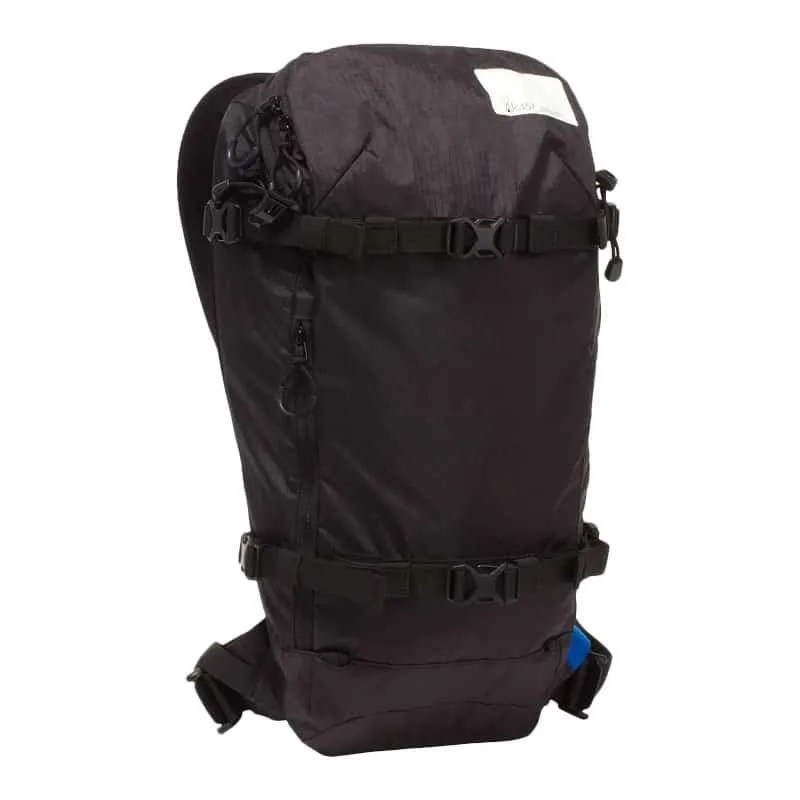 Burton-AK457-gear-patrol-jet-backpack