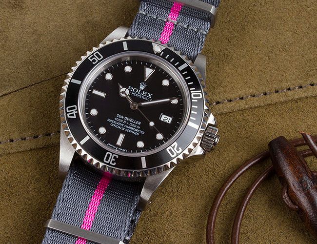 Crown-and-Buckle-gear-patrol-strap-for-cure-feature