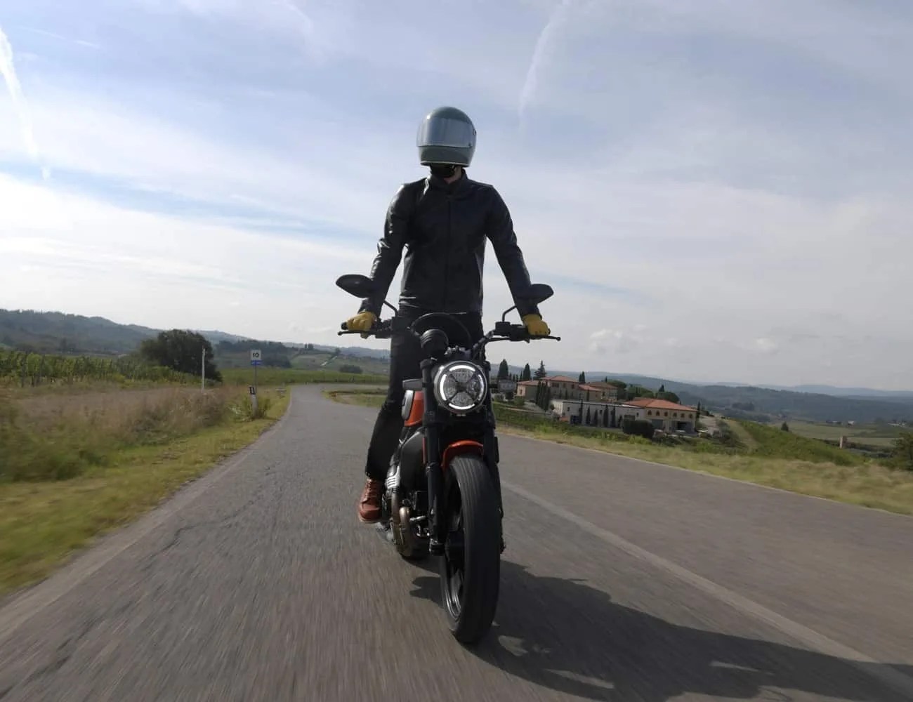 Ducati-Scrambler-Icon-Gear-Patrol-Inline-2