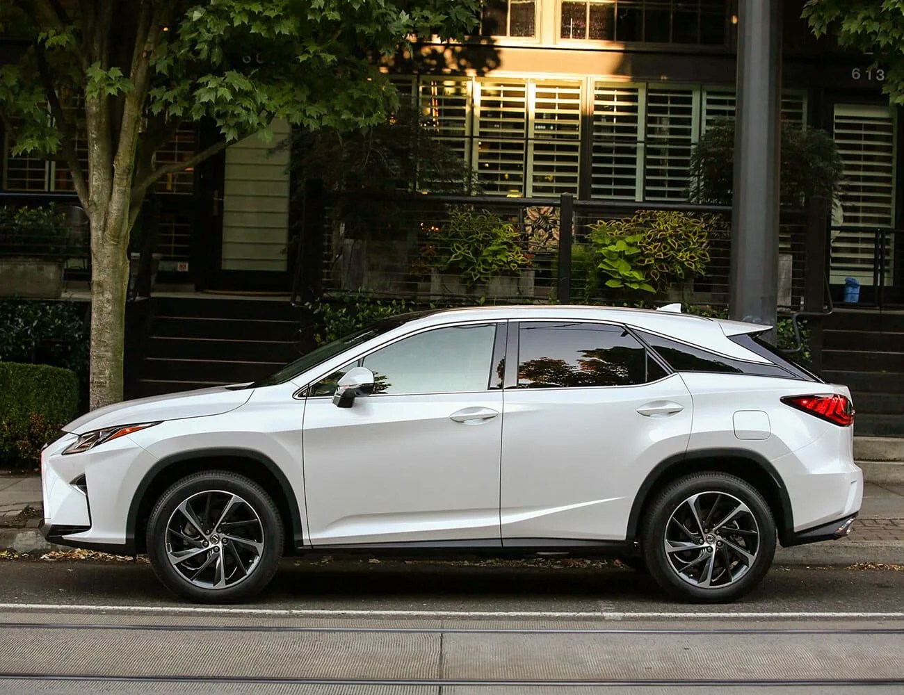 JD-Power-Ownership-Rankings-gear-patrol-Lexus-RX