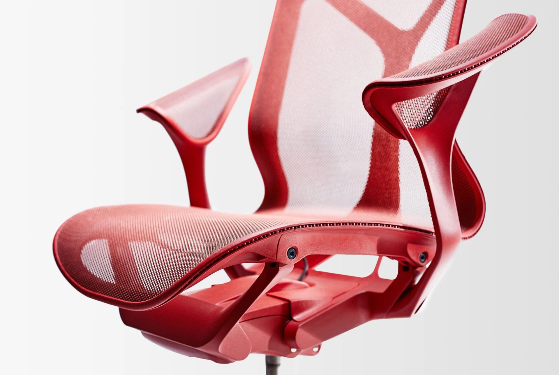 M2W-Cosm-Chair-Gear-Patrol-Slide-2