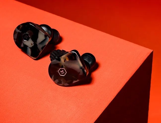 master dynamic mw07 gear patrol feature