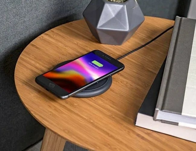 Mophie-Wireless-Charger-gear-patrol-feature