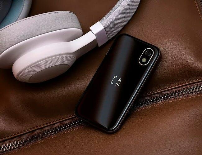 Palm-Phone-Gear-Patrol-Feature