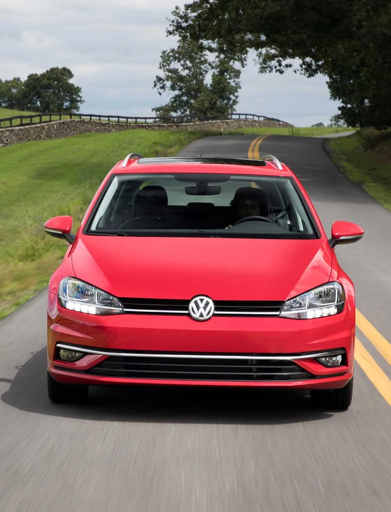 Volkswagen-Sportwagen-Review-gear-patrol-ambiance